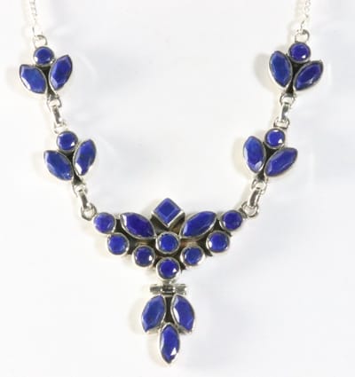 Zilveren collier met lapis lazuli stenen