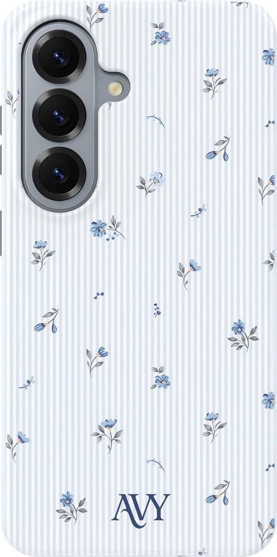 AVY Hoesje geschikt voor Samsung Galaxy S26 | Sky Blossom | Bloemen | Blauw | Hard Shell Back Cover | Compatibel met MagSafe & Qi2