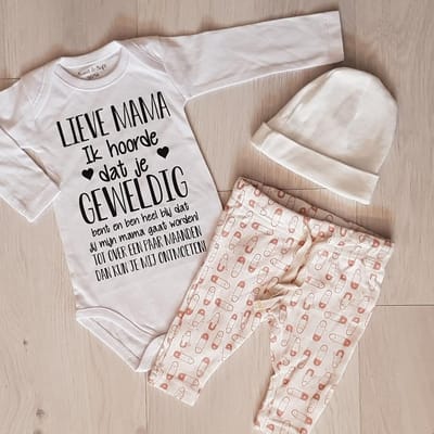Baby cadeau geboorte meisje set met tekst aanstaande zwanger kledingset  kraamcadeau pakje babygeschenk babygeschenkset Lieve Mama Ik hoorde dat je geweldig bent gaat worden!  aankondiging bekendmaking zwangerschap cadeau liefste