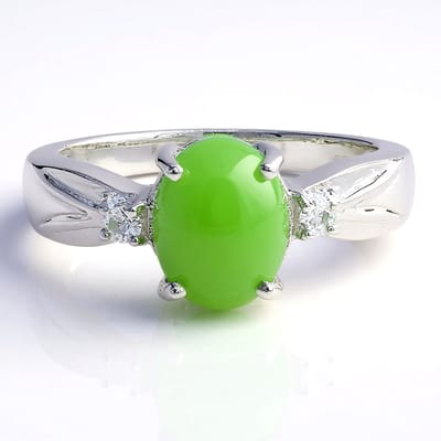 Cavill - Zilveren Ring - 925 Sterling Zilver - 1,47 ct Ovaal Keizerlijk Chrysopraas - 2 Witte Topazen - Elegant tijdloos design - Maat 17