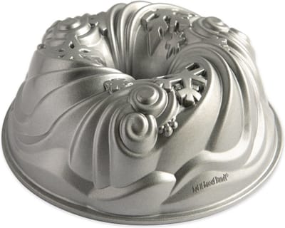 Tulband Bakvorm "Let It Snow Bundt Pan" - Nordic Ware | Sparkling Silver Holiday