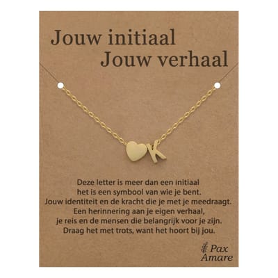 Letter K ketting op Cadeau Kaartje - Jouw initiaal, jouw verhaal - 45cm Goudkleurig Stainless Steel - Initiaal & Hartje Hanger - Pax Amare