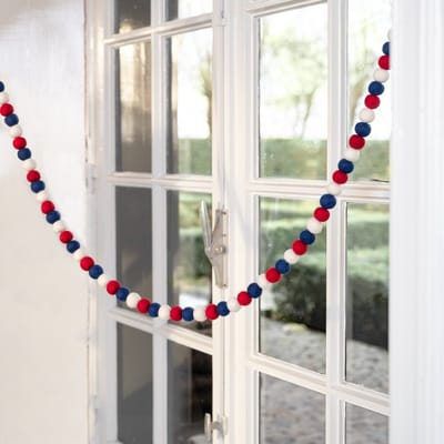 Sjaal met Verhaal Guirlande Slinger Viltballetjes rood/wit/blauw - Koningsdag