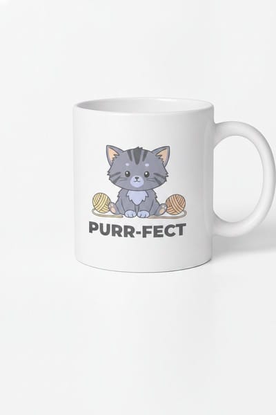 Kattenmok 'Purr-fect' Grijze Kat met Wolbollen – Cadeau Kattenliefhebber – Wit – Keramiek 330 ml