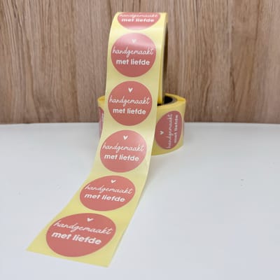 Sticker Handgemaakt met liefde rol 500 stuks - cadeausticker handmade - sluitsticker hobby craft - verpakking sticker