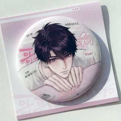 Jeu Amour Et Espace Profond Caleb Cosplay Broche Badge en Fer Blanc Épingles à Revers Accessoires de Sac Décoration Ornement Accessoires beige