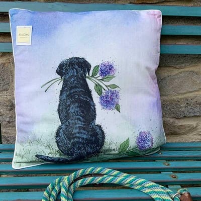 Sierkussen - Labrador & Hydrangeas ~ Labrador & Hortensia - 45 Cm X 45 Cm