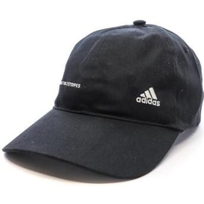 Pet adidas Wording
