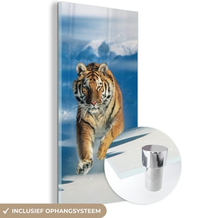 MuchoWow® Glasschilderij 20x40 cm - Schilderij acrylglas - Tijger - Sneeuw - Rennen - Foto op glas - Schilderijen