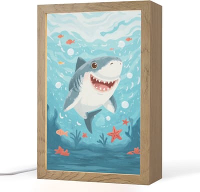 Nachtlampje 20x30 cm - Kinder lampje - Haai - Vissen - Blauw - Onderwater - Tafellamp kinderkamer - Slaapkamer lamp - Bedlamp kinderen - Kinderlampje stopcontact - Wandlamp babykamer - Nachtlampjes