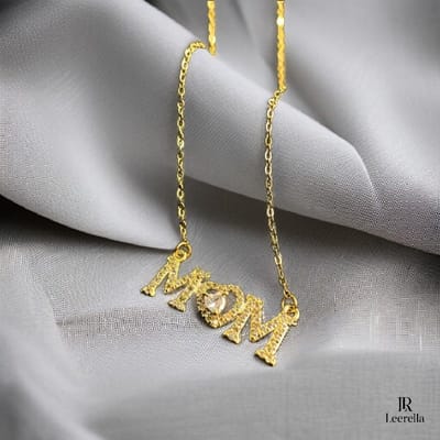 Leerella Goudkleurig MOM Ketting met Zirconia Hartje en Schitterende Steentjes - Ideaal Moederdag Cadeau