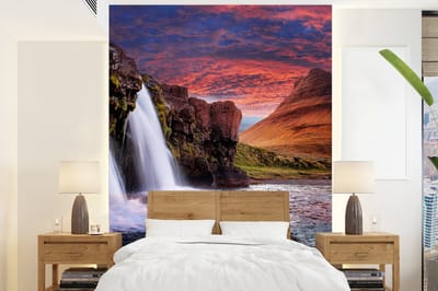 Behang - Fotobehang Waterval - Berg - Wolken - Roze - Landschap - Breedte 190 cm x hoogte 260 cm