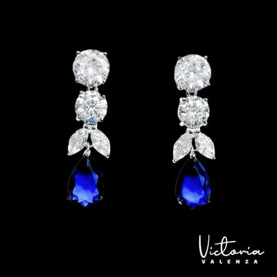 Victoria Valenza Monte Carlo Luxe Oorbellen Dames Messing Oorhangers Dames Oorringen - Blauwe Steen - Kleur Zilver - 1 Paar