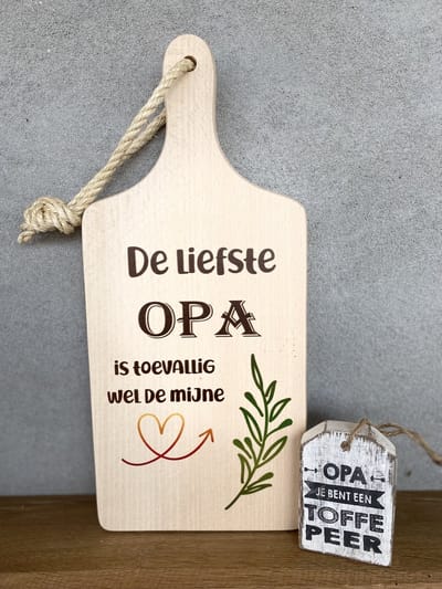 Creaties van Hier - serveerplankje met houten hanger - opa - 35 cm - hout