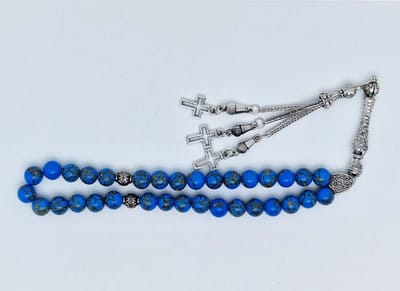 Handgemaakte tesbih klassiek - "Tasbih" natuursteen "Blauw howliet gesponnen goud" - Aantal kralen 33 - Diameter kralen 8 MM - met metaal tassel "Kruis" - Een mooi cadeau-idee