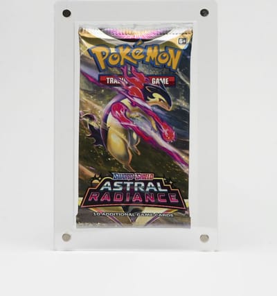 RubyGator - Premium Booster Pack display case - Pokémon Booster Pack Case - Acryl Display Case voor Booster Pack - met 4 sterke magneten - Booster Pack houder - Booster Pack Display - Doorzichtig - 96% UV Bestendig