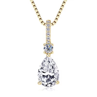 Selevie Ketting Goudkleurig met Peer - Druppelvormige Moissanite 1.5 ct - met extra Moissanite stenen bezetting op hanger - Golden necklace Pear Shape Moissanite 1.5ct VVS