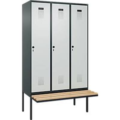 C+P Evolo Plus garderobekast, 3 vakken, elk 400 mm breed, zwevende bank, B 1200 x D 815 x H 2120 mm, draaibare grendel, antracietgrijs/lichtgrijs