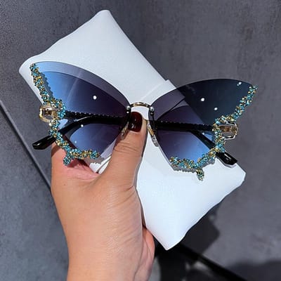Luxe Dames Zonnebril met Diamanten Vlinder Dames Zonnebrillen Millennium Stijl Retro Randloos Oversized Zonnebrillen Dames Brillen 1PC