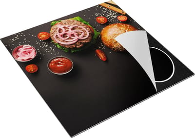 Chefcare Inductie Beschermer Hamburger Ingrediënten op een Zwarte Marmeren Plaat - 78x78 cm - Afdekplaat Inductie - Kookplaat Beschermer - Inductie Mat
