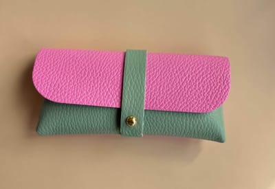Zonnebrilhoes Groen & Roze | Colorblock | Echt leer 100% | 16 x 8 cm | Accessoire | Zonnebril | Modern | Hip | Trendy | Fashion | Brildrager | Gadget | Sunglasses Wallet | Zon | Lente Zomer | Accessoires | Dames | Heren | Kind | Brillenkoker | Mode