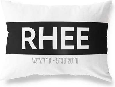 Tuinkussen RHEE - DRENTHE met coördinaten - Buitenkussen - Bootkussen - Weerbestendig - Jouw Plaats - Studio216 - Modern - Zwart-Wit - 50x30cm