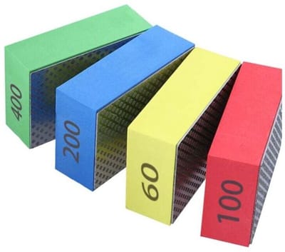 Een set van 4 handbediende diamantpolijstpads, geschikt voor glas en keramische tegels, verkrijgbaar in vier korrelgroottes: 60, 100, 200 en 400 mesh, met een Mohs-hardheid van 10.