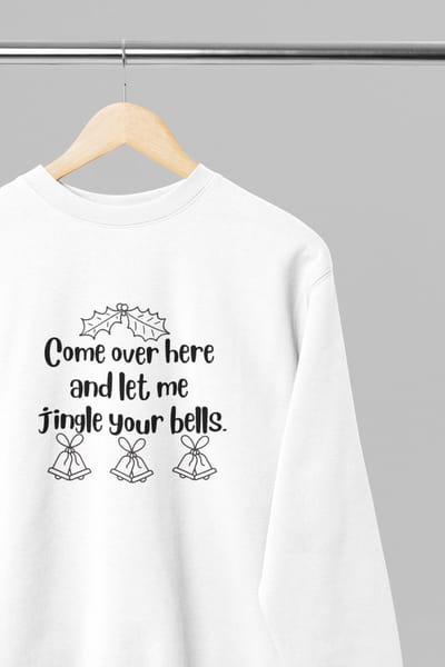 Foute kersttrui - Come over here and let me jingle your bells - Wurban Wear | 18+ | Grappige sweater | Unisex sweater | Oversized sweater | Kersttrui heren | Foute kerstkleding | Kerst sweater | Kersttrui dames | Foute kersttruiendag 2025 | Wit