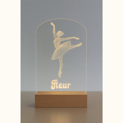 Gepersonaliseerde LED Nachtlamp – Ballerina met Naam – Warm wit licht – Acryl & houten voet – lamp met USB Aansluiting (11x18 cm)