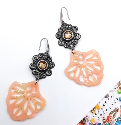 Jeannette-Creatief® - Resin - Resin Peach Baroque Vintage Look - Resin Oorbellen - Strass - Oorbellen - Dames Oorbellen - Eclectische Oorbellen - Eclectisch - Eclectische Sieraden - Oorbellen Vintage Look - Zilverkleur - Antiek Zilver - Ornament