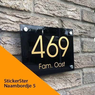Naambordje voordeur zwart 15x20 cm strak - nummer en naam eronder in goud