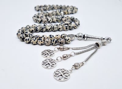 Handgemaakte tesbih "Tasbih" natuursteen " Jasper Dalmatin" - Aantal kralen 99 - Diameter kralen 8MM - met metaal tassel "Arabesk" - Een mooi cadeau-idee