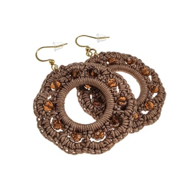 Exclusieve Lichtbruine Crochet Oorbellen met Kristallen, Haakoorbellen Dames, RVS Goudkleurig, Lengte 63mm - Handgemaakt esde2
