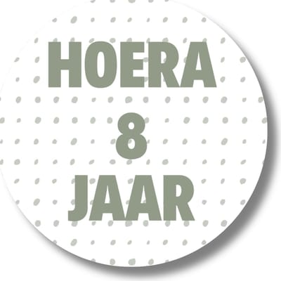 20 x Traktatiestickers Hoera 8 Jaar - Stickervel - Groene Cadeaustickers - Wensetiket - Rond 4 cm - Sluitsticker - 20 stuks - Groen Wit - Sticker 8e Verjaardag