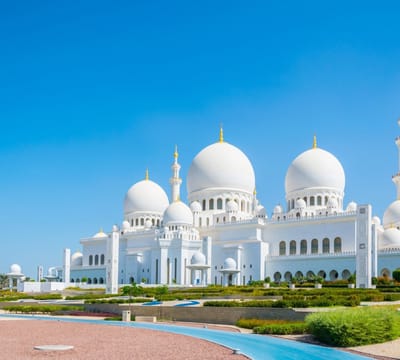 Stralend witte Grote Moskee van Sjeik Zayed in Abu Dhabi - Fotobehang (in banen) - 250 x 260 cm