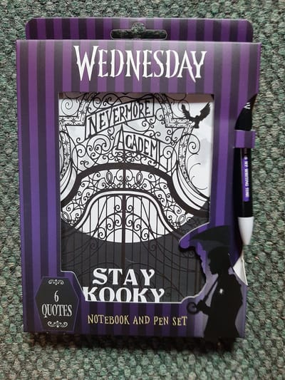 Wednesday Stay Kooky Schrijfset zwart-wit Papier -