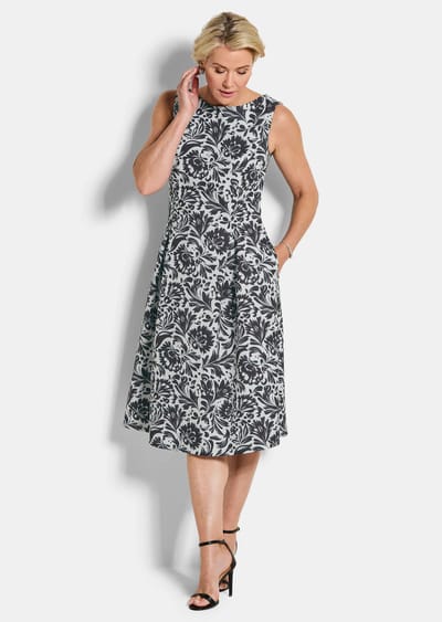 Elegante jurk van crêpe-jersey - zwart / wit / gedess. - Gr. 19 van Goldner Fashion