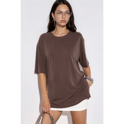 T-shirt met korte mouwen en slitsdetails op de ronde hals
