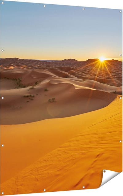 Gards Tuinposter Woestijn in de Sahara met een Opkomende Zon - 120x160 cm - Tuindoek - Tuindecoratie - Wanddecoratie buiten - Tuinschilderij