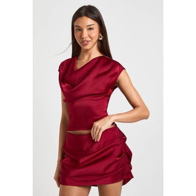 boohoo Dames Satijnen Col Getailleerde Top | Donkerrood | Maat: 38