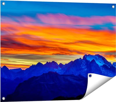 Gards Tuinposter Oranje Zonsondergang in de Bergen - 80x60 cm - Tuindoek - Tuindecoratie - Wanddecoratie buiten - Tuinschilderij