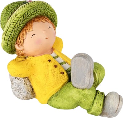 Dekoratief | Jongen liggend, geel/groen, magnesium, 32x18x24cm | A250768