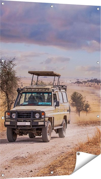 Gards Tuinposter Safari Auto in de Savanne - 80x120 cm - Tuindoek - Tuindecoratie - Wanddecoratie buiten - Tuinschilderij