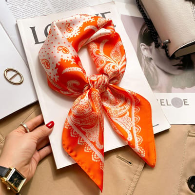 Nieuwe Zijden Vierkante Sjaal Dames Retro Paisley Cashew Print Neckerchief Vrouwelijke Foulard Hoofddoek Haarband Zachte Nek Tas Lint Satijn 70x70cm red