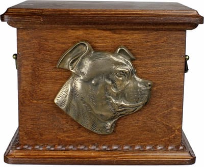 Persoonlijke urn voor Staffordshire Bull Terrier met gravure en reliëf