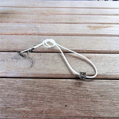 GoedeDoelen.Shop | Veterketting Patrick | Geluksketting | Hoefijzer | Ketting Met Hoefijzer | Paardenwelzijn | Dierenwelzijn | Cadeautje | Wellness-House
