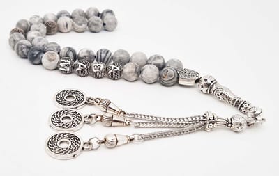 Handgemaakte naam tasbih 33 Kralen Natuursteen “ Map Jaspe” - met metaal tassel “Omarmen"- Met je naam of de naam van uw geliefde- 8 mm diameter van de korrel