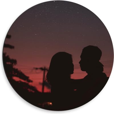 Dibond Wandcirkel - Verliefd Koppel - 50x50cm Foto op Aluminium Wandcirkel (met ophangsysteem)