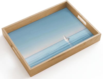 Dienblad hout 40x30 cm - Schootdienblad - Zeilbootje - Kalme zee - Helderblauwe hemel - Borrelplank rechthoek - Plateau dienbladen