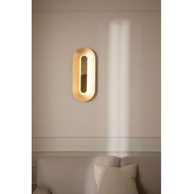 Nuura Aps Nuura LED wandlamp Sasi, hoogte 65 cm, messingkleurig, metaal